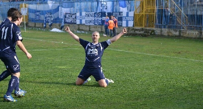 De Rosa, bomber della Cavese. Foto web De Rosa, bomber della Cavese. Foto web