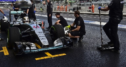 Hamilton: "Manca aderenza, peggio che a Monza"