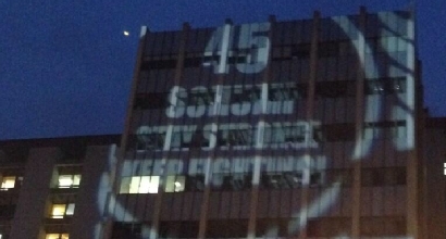 Il messaggio luminoso per Schumi Il messaggio luminoso per Schumi