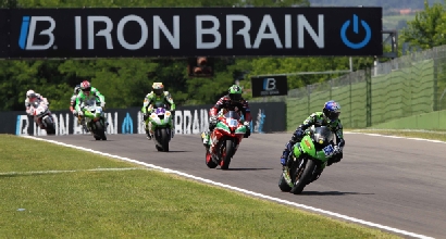 Sofuoglu guida il gruppo della Supersport Sofuoglu guida il gruppo della Supersport