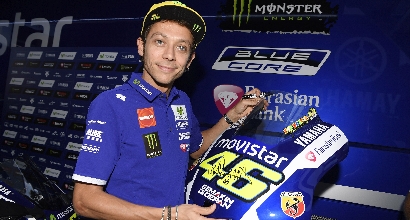 MotoGP, all'asta una Yamaha YZR-R1 replica autografata da Vale Rossi