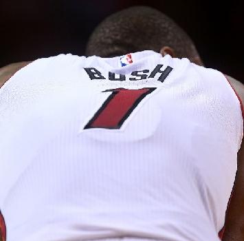 Nba: gli Heat salutano Chris Bosh e ritireranno la maglia numero 1