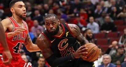 NBA: Cleveland fa 12 di fila, super rimonta Golden State, Belinelli ancora ko