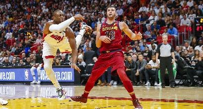 Nba: ok Toronto e Houston, male Golden State e Cleveland