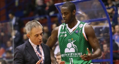 Basket: Siena batte Sassari in volata Basket: Siena batte Sassari in volata