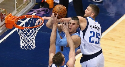 Nba: paura per Gallinari, i Nuggets cadono a Dallas