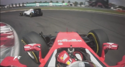 Vettel, incidente al via. Verstappen lo attacca: "Un idiota"