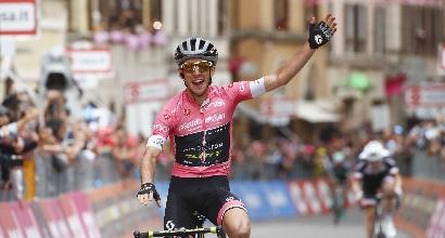 Giro d'Italia, Yates irresistibile: trionfa anche a Osimo