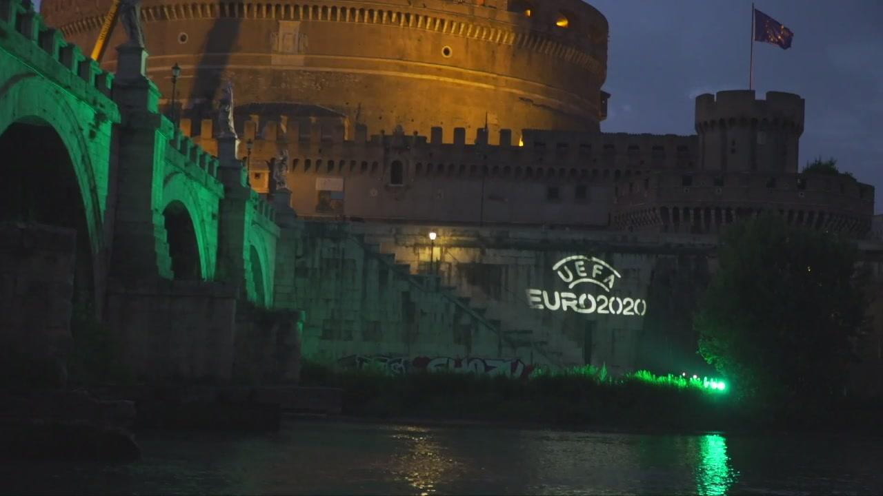 Ponte Sant'Angelo colorato per Euro 2020