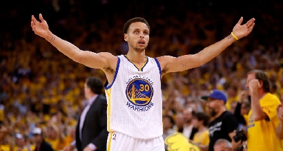 Nba, playoff: Houston si arrende, Golden State alle Finals