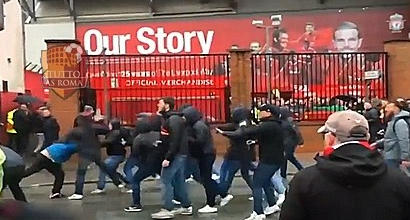 Liverpool-Roma: tifoso dei Reds lotta tra la vita e la morte. Arrestati due ultras giallorossi per tentato omicidio