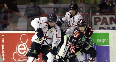 Hockey su ghiaccio: trionfo Renon, la Coppa Italia è sua Hockey su ghiaccio: trionfo Renon, la Coppa Italia è sua