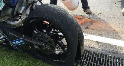Test MotoGP: spavento Baz, cade a 290 km/h