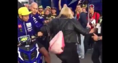 La tifosa spagnola "scalciata" da Rossi: "Lo denuncerò"