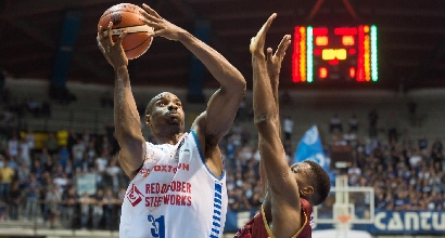 Lawal: addio Cantù, firma con Sassari