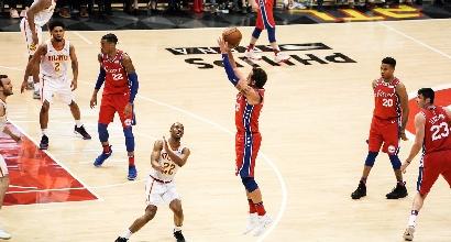 Nba: Houston, che brividi. Sorride Belinelli contro Atlanta, ma Gallinari si inchina a Portland