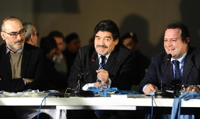 Diego Maradona con i suoi avvocati, Ansa Diego Maradona con i suoi avvocati, Ansa