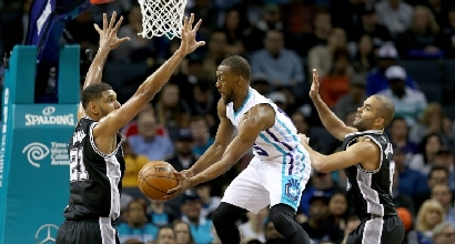 Nba: Golden State e Cavs si rialzano, Belinelli ko. Perdono gli Spurs