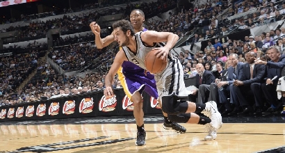 Belinelli contro i Lakers (Afp) Belinelli contro i Lakers (Afp)
