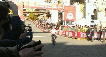 Ciclismo, Strade Bianche: vince Kwiatkowski Ciclismo, Strade Bianche: vince Kwiatkowski