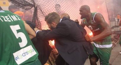 Basket, Grecia: al Panathinaikos il titolo, fumogeni e petardi nel palazzetto