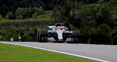 F1: Hamilton in pole position in Malesia