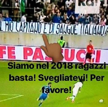 LO STRISCIONE RAZZISTA: BALOTELLI NON CI STA