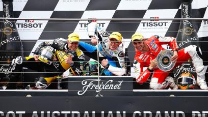 Espargaro gomiti sul podio di Phillip Island foto MotoGP.com Espargaro gomiti sul podio di Phillip Island foto MotoGP.com