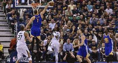 Nba, playoff: Curry e Green show, gli Warriors volano in finale di conference