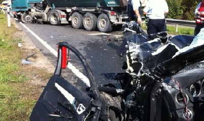 La macchina dopo l'incidente, foto Bild.de La macchina dopo l'incidente, foto Bild.de