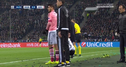 Juve, Allegri bacchetta Morata per il calzettone fucsia