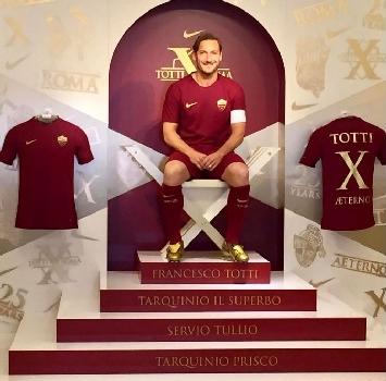 Totti: "La maglia numero 10 è difficile da indossare"