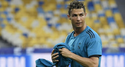 CR7, quando non c'è la mira...arriva la maglia in regalo