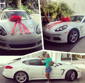 LeBron James, regalino alla madre: una Porsche da 100mila dollari LeBron James, regalino alla madre: una Porsche da 100mila dollari