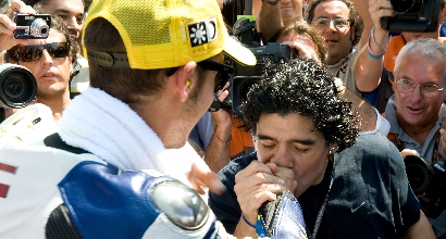 Maradona ringrazia Rossi: "Campione" Maradona ringrazia Rossi: "Campione"