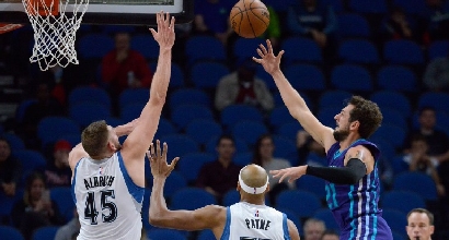 Nba: super Belinelli non basta, Warriors corsari