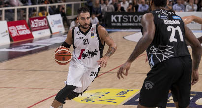Basket, Serie A: Bologna crolla nel finale, Trento inizia con un successo