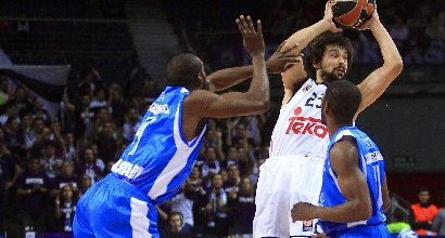 Eurolega: cuore Sassari, ma il Real è troppo forte Eurolega: cuore Sassari, ma il Real è troppo forte
