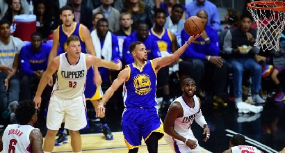 Nba: Warriors imbattibili, ai Kings non basta Belinelli