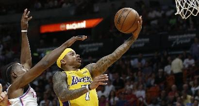 Nba, LeBron non basta: Philadelphia sbanca Cleveland