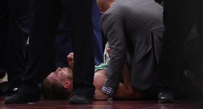 Basket, Nba: Cleveland batte Boston al debutto, infortunio shock per Hayward