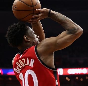 Nba: Toronto passa a Miami, vola San Antonio