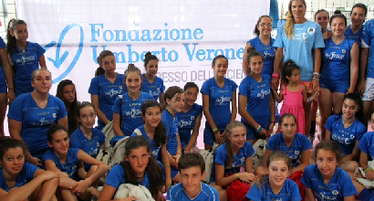 Francesca Piccinini con le giovani atlete del Camp. Foto Lega Volley Francesca Piccinini con le giovani atlete del Camp. Foto Lega Volley