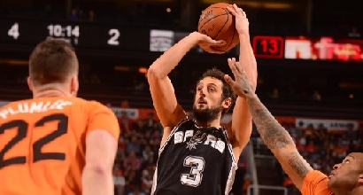 Belinelli contro i Suns (Afp) Belinelli contro i Suns (Afp)