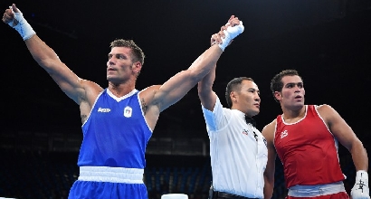 BOXE: CLEMENTE RUSSO AVANTI A FATICA