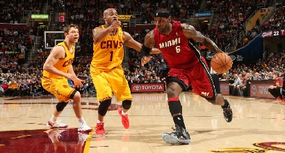 Nba: LeBron senza riguardo, 43 punti a Cleveland Nba: LeBron senza riguardo, 43 punti a Cleveland