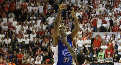 Basket, Serie A: Metta non basta, Pistoia piega Cantù Basket, Serie A: Metta non basta, Pistoia piega Cantù