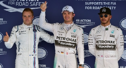 F1, Vettel scherza: "Hamilton guarda la mia Ferrari? Basta che non la tocchi"