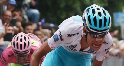 Aru: "La mia prima maglia rosa. Devo difenderla nella crono"