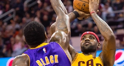 Nba: rullo Cavs, Spurs ko a Toronto Nba: rullo Cavs, Spurs ko a Toronto